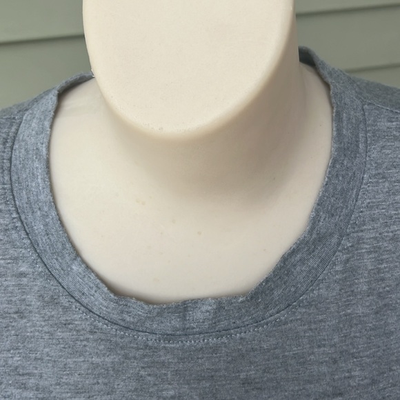 Like new Friends graphic T-shirt - Picture 3 of 9